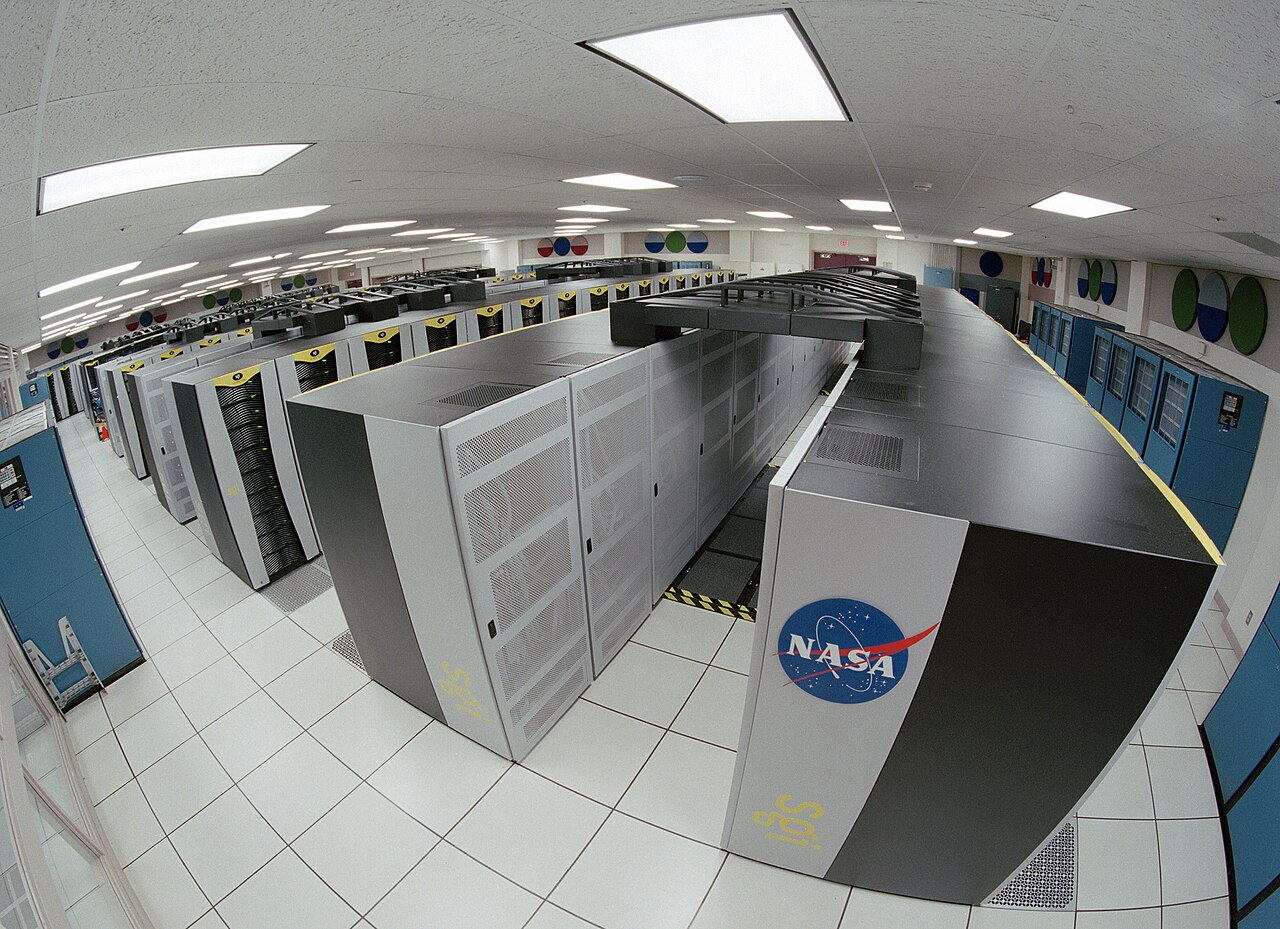 AI Supercomputers: Large Clusters and High-Performance Computing