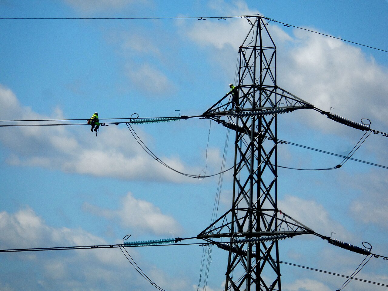 Energy use of AI: how electricity demand for AI is estimated